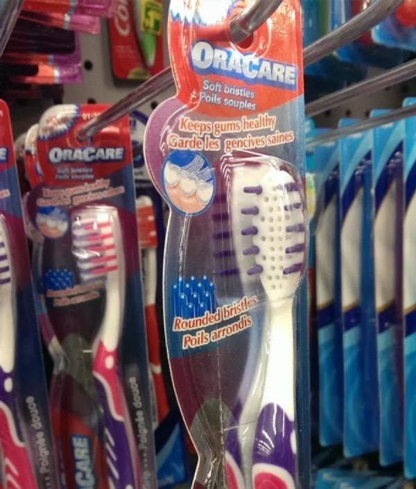 8. Если чистить зубы такой щеткой, они выпадут, словно щетинки на ней)