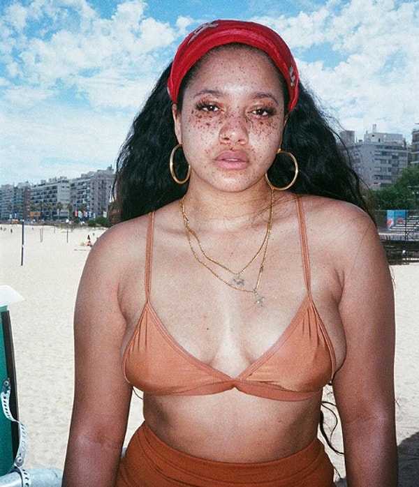 По словам Мелоди, со всеми этими задирами ей помогала справляться мама.