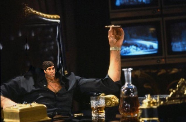 5. Tony Montana ve purosundan küçük kafası.