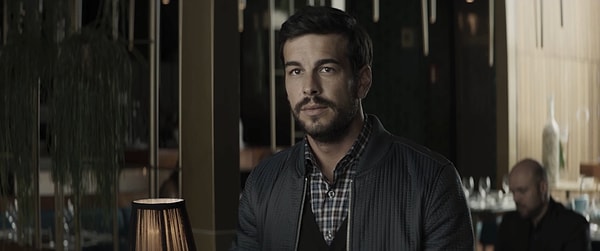 2. "Невидимый гость"