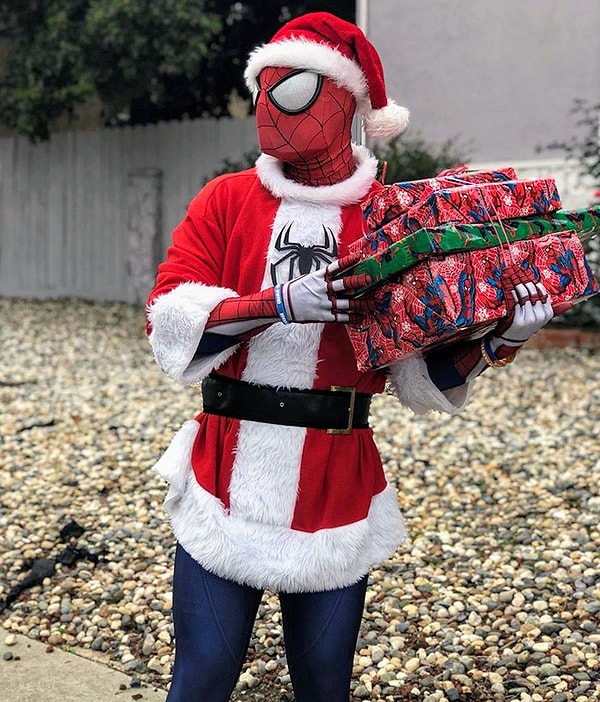 12. И теперь Рики приносит больным детям подарки на собранные деньги