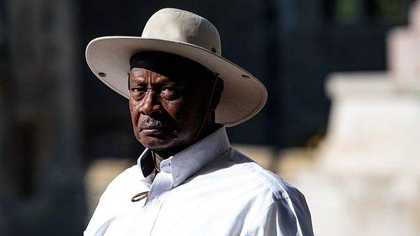 Yasayı, sosyal medyanın 'dedikoduyu teşvik ettiğini' iddia eden Cumhurbaşkanı Yoweri Museveni gündeme getirmişti.