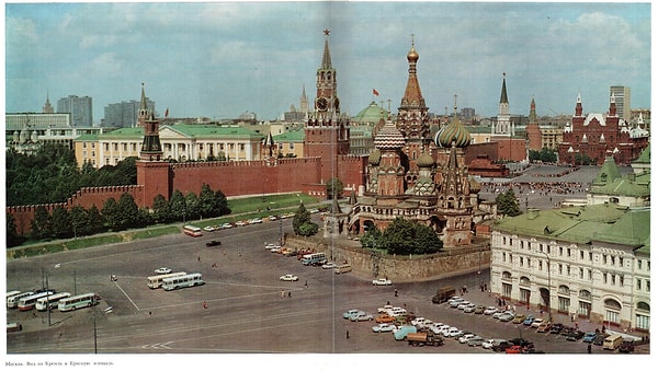 8. "Ты никогда не бывал в нашем городе светлом, над вечерней рекой не мечтал до зари..."