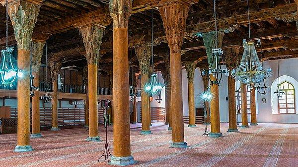 6. Anadolu’daki ahşap çatılı ve direkli camiler