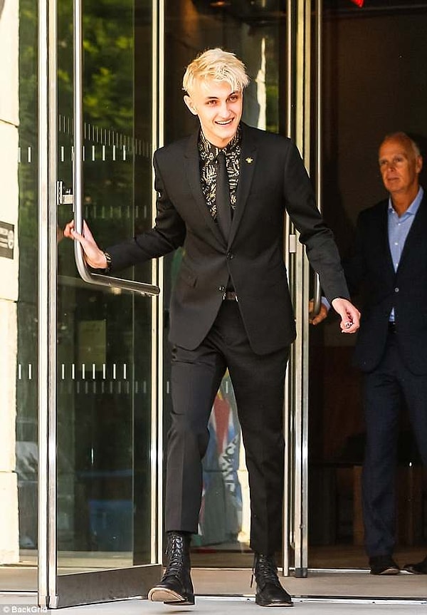 4. Из-за нечеткости фото многие предположили, что это не Кендалл, но если сравнить ее образ, в котором она появилась на той самой вечеринке, то все становится очевидным...