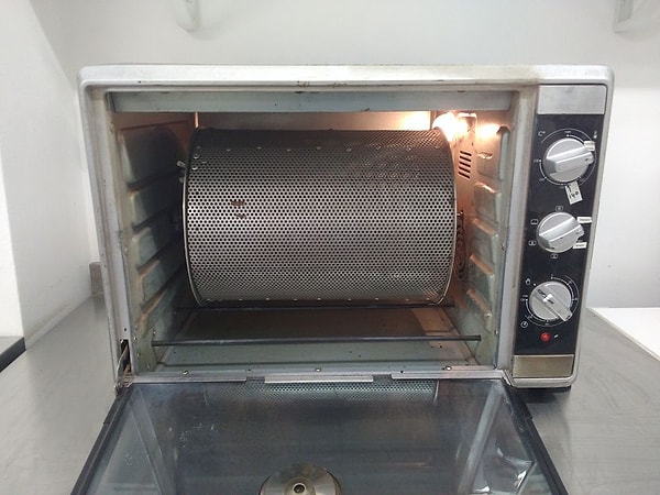 13. Затем бобы обжариваются