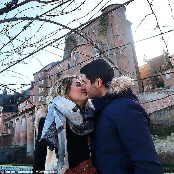 9. Однако любовь и поддержка Софи помогли ему с этим справиться.