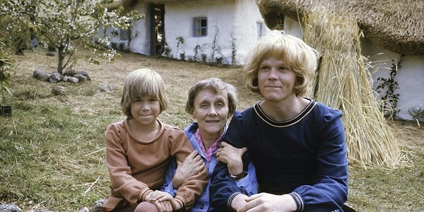 10. В каком произведении существует мифическая страна Нангияла?