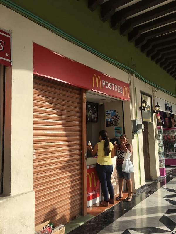 6. В некоторых киосках Мексики продают исключительно десерты из Макдональдса