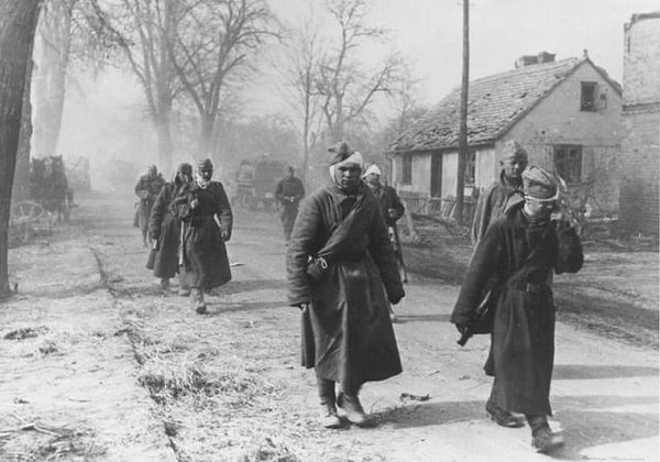 14. Легкораненые солдаты возвращаются в строй, апрель, 1945 год, Восточная Германия