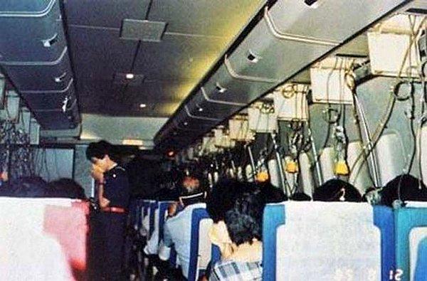 11. Bu fotoğraf Japon Havayollarının 123 nolu uçağının kaza yapmadan önceki anlarında çekilmiştir. 520 yolcusu olan uçakta, kabin ekibi dahil diğer tüm yolcular hayatını kaybederken ne yazık ki yalnızca 4 yolcu hayatta kalmıştır.