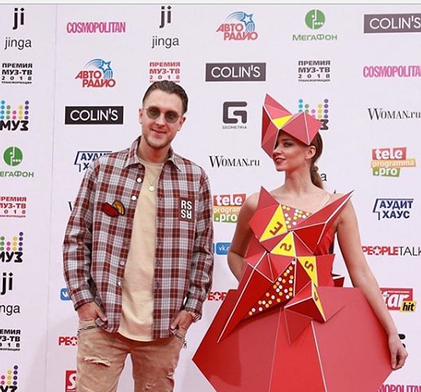 20. T-killah со спутницей