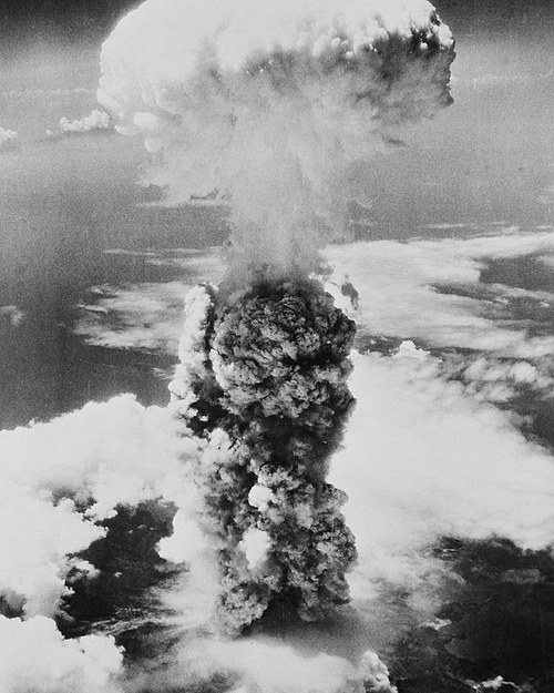 Один из создателей первого в мире самолета, Орвилл Райт, был все еще жив в год, когда на Хиросиму и Нагасаки сбросили ядерную бомбу