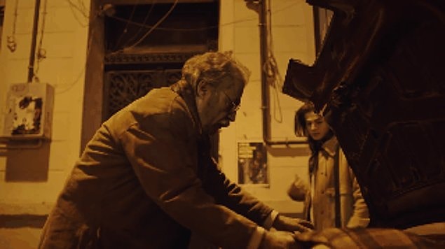 17. "Sen hiç birini tek soru sormayacak kadar sevdin mi Nesrin?"
