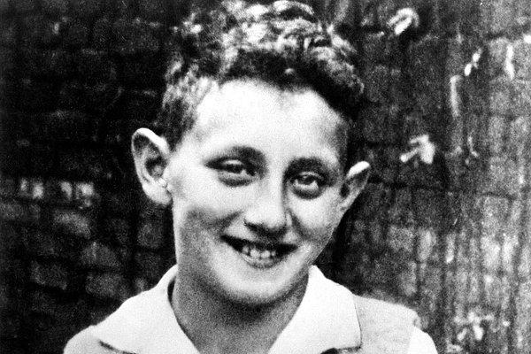 27 Mayıs 1923'te Yahudi bir ailenin çocuğu olarak Almanya'da doğdu Henry Alfred Kissinger.