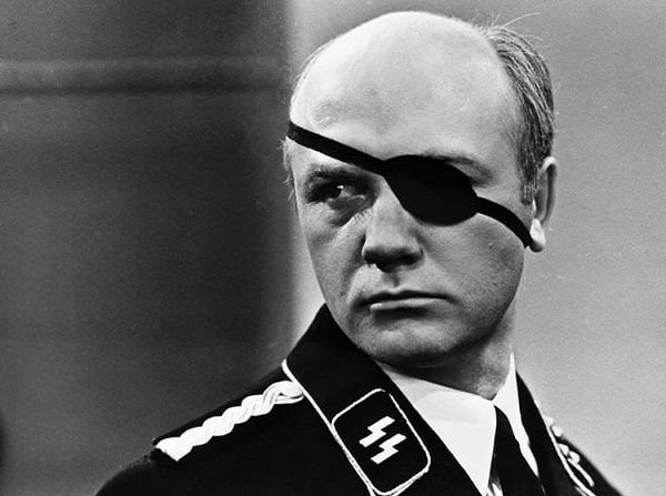 9. Благодаря чему Леонид Броневой прославился в роли Мюллера?