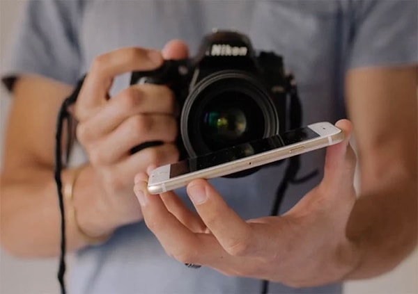 5. В зависимости от композиции, можете отрегулировать угол отражения, наклоняя экран смартфона