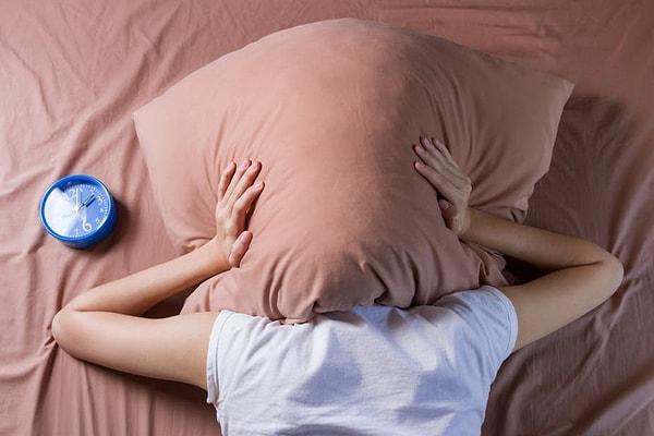 10. Neden uyuduğumuzu halen tam olarak bilmiyoruz. Uyumak uykusuzluk hissini gideriyor ve dinçleşmemizi sağlıyor.