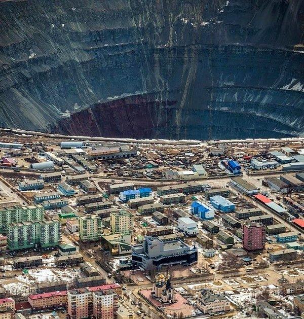 4. Rusya'da bir elmas madeni.