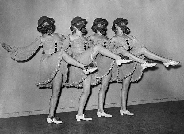 8. Windmill Tiyatrosu'nda dansçılar, 1940