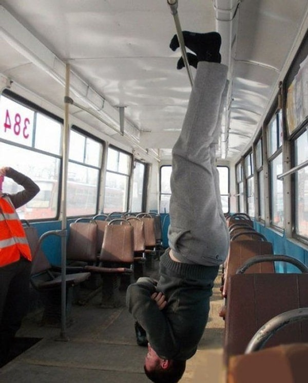 22. Когда по пути на работу решил уделить минутку медитации...