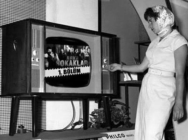 10. Tarihte bilinen ilk televizyon yayını.