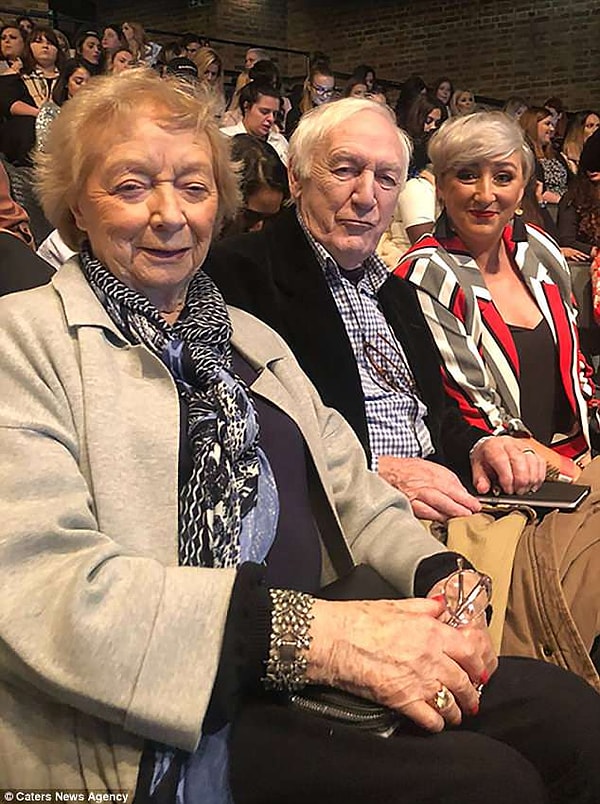 7. Все трое стали отличными друзьями: Рози навещает Монаханов дома, а также они вместе ходят в театр.