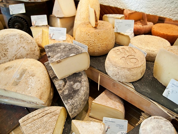 9. Какой из этих сырных сортов НЕ является французским?