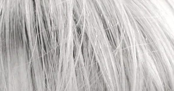 9. Как насчет этих серебристых прядей?