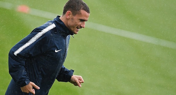 15. За какой клуб забивает голы нападающий сборной Франции Антуан Гризманн?