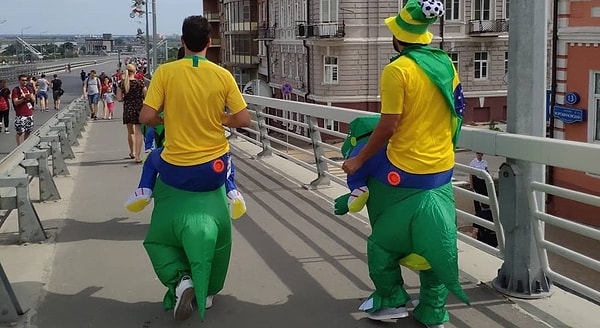 1. Ничего странного, просто "динозавры" решили прогуляться.