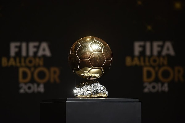 4. Кто выиграл Золотой мяч 2002?