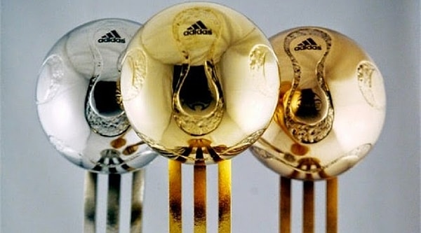 7. Кому досталась награда по итогам 1990 года?