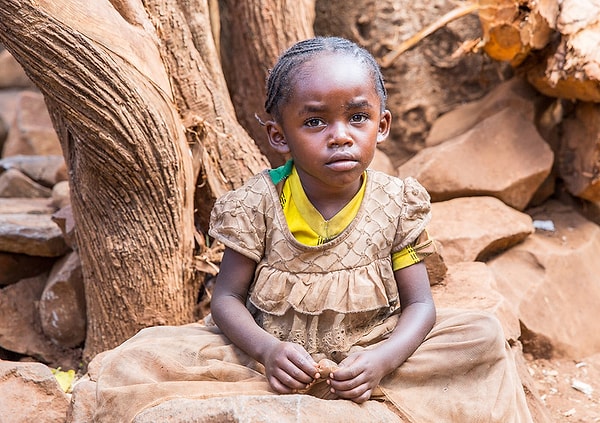4. Они наблюдали за похитителями несколько часов, а потом подошли и окружили жертву преступников.