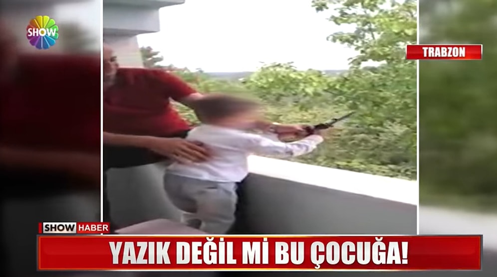 Ağzında Emziği Olan Çocuğun Eline Silah Vererek Ateş Ettiren Maganda Baba