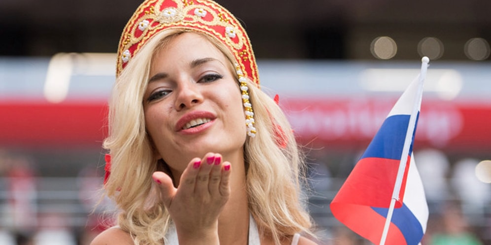 Кокошники, шапки-ушанки и боярские кафтаны: как русские фанаты перещеголяли всех на ЧМ-2018