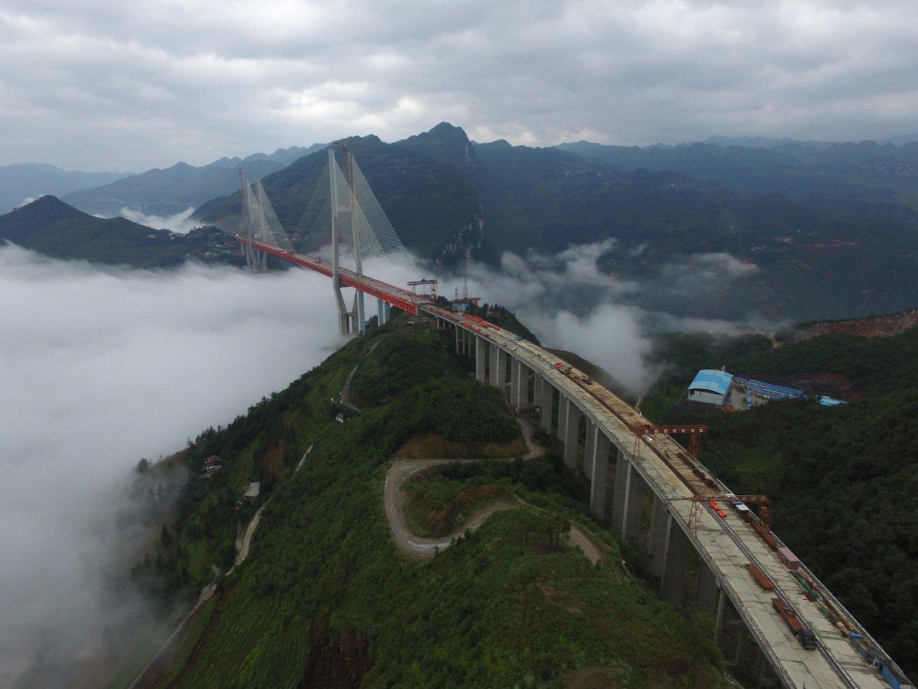 Бэйпаньцзян - самый высокий мост в мире. Китай.
