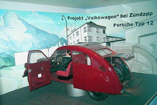 1934 yılında Hitler Porsche'den 'halk için bir otomobil' tasarlamasını istedi. 2 yetişkin ve 3 çocuk taşıyabilecek, 100km hızla gidebilecek, ekonomik, ayrıca 3 silahlı askeri taşıyabilecek ve fiyatı 1000 Reich Mark’ı geçmeyecek.