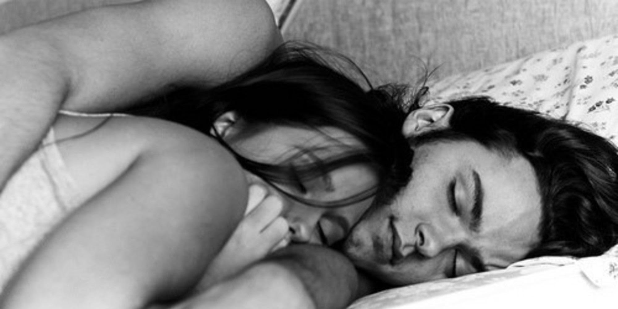Он И Она Спят В Обнимку Фото