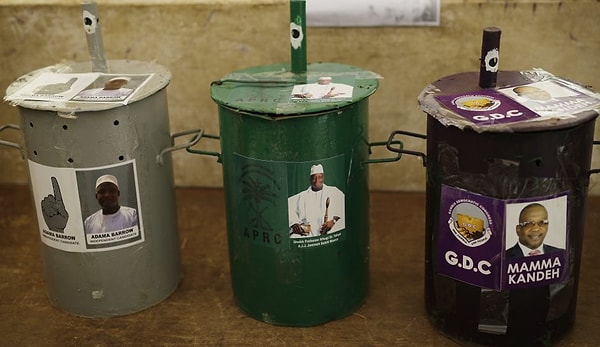 11. В странах, где есть проблемы с грамотностью, правительству приходится использовать воображение