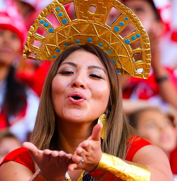 8. Красотка из Перу болеет на стадионе Саранска ❤️