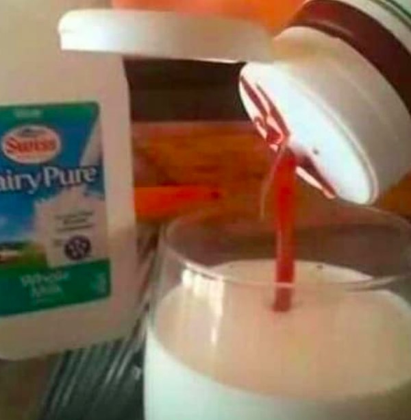 14. Если хотите клубничный коктейль, просто пустите в ход сироп... 🍓