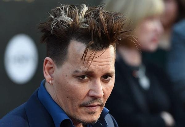 Yine TMG'nin iddiasına göre Johnny Depp, sette ona sözlerini hatırlatması için bir ses mühendisi çalıştırıyordu.