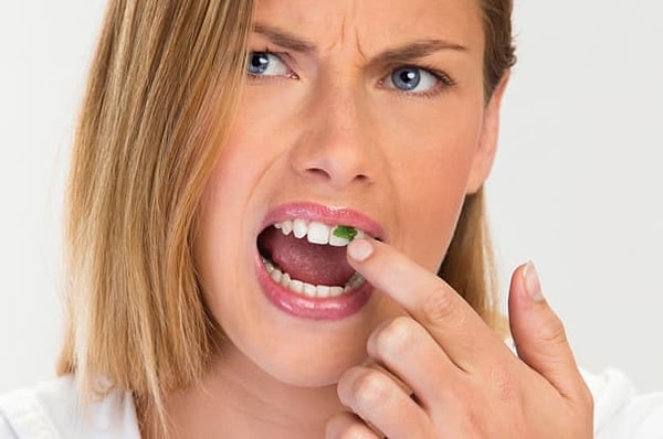 1. Когда вы выковыриваете зелень из зубов...