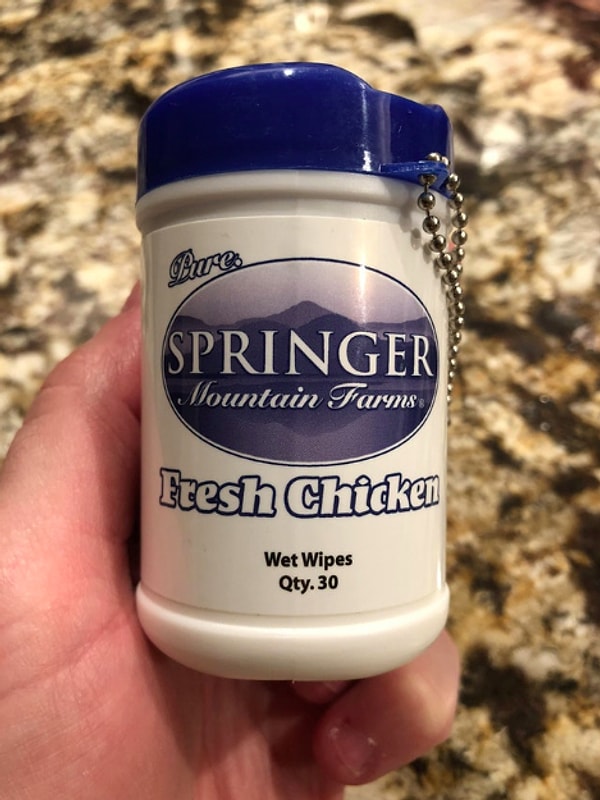 5. Вы не поверите, но это влажные салфетки с ароматом курицы!