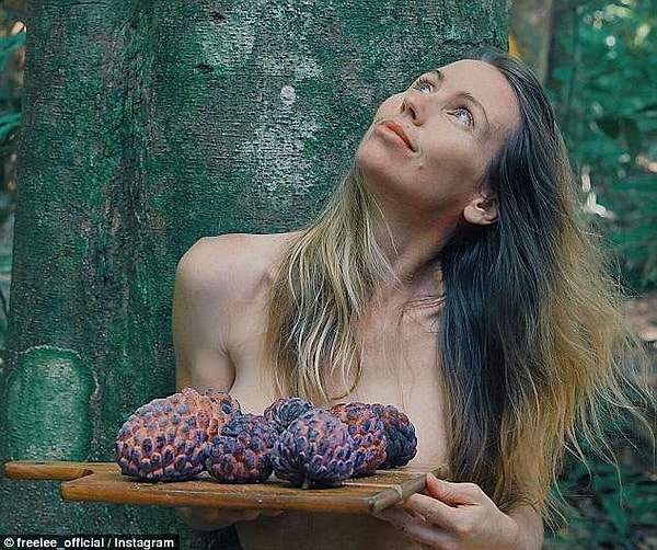 По её словам, в городах веганам довольно сложно питаться так, как они хотят - в тропических лесах в этом плане нет никаких проблем.