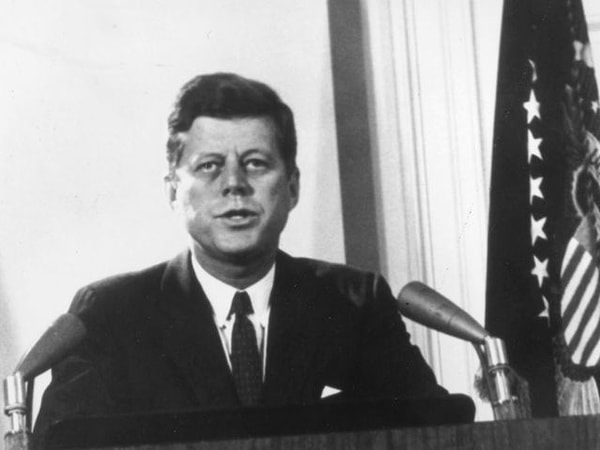 5. Убийство 35-го президента США Джона Кеннеди было совершено в...?