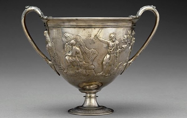 9. Он заставил человека выпить с ним после того, как убил его сына