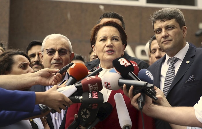 Akşener: 'Partimiz Benim Genel Başkanlığımla Yoluna Devam Etmesi Kararı Alınmıştır'