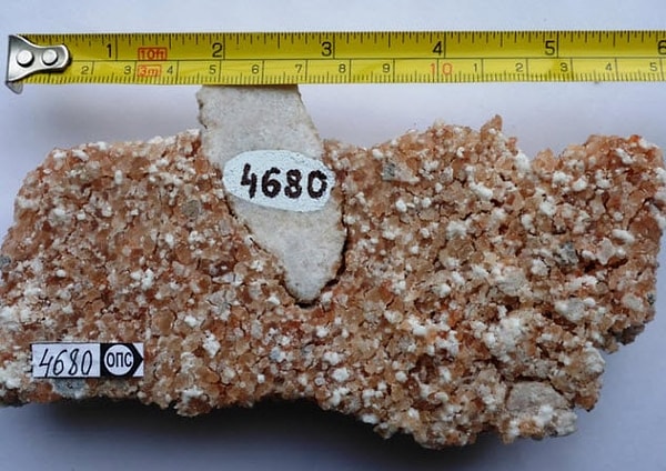 9. Благодаря ей обнаружили, когда на Земле появился кислород